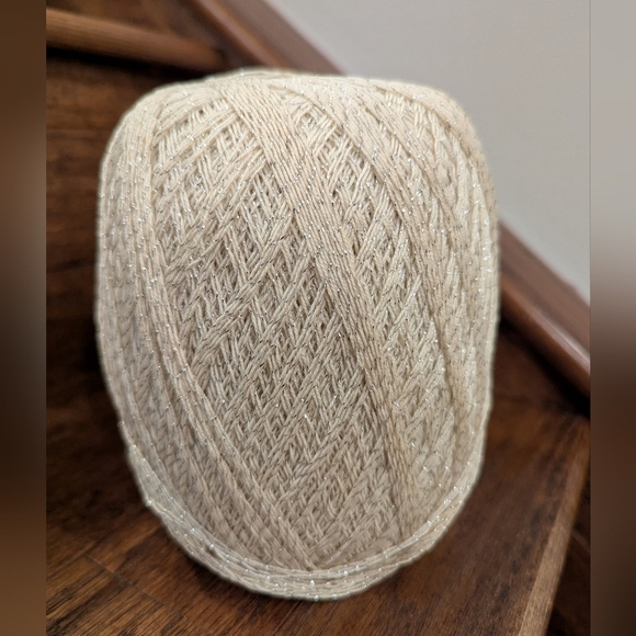 Cream crochet Thread Spool with Silver Accents Approx 1500 Meters - Picture 5 of 10
